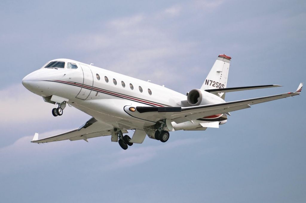 IAI Gulfstream G200 (N725QS) - Departing Hickory on Runway 24 - 29_June_2008