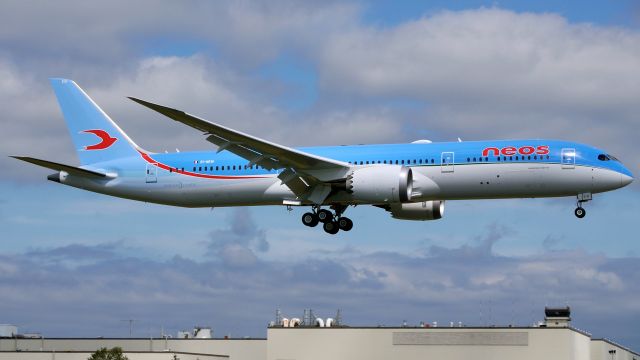 Boeing 787-9 Dreamliner (EI-NEW) - BOE875 on final to Rwy 16R to complete a C1 flight on 6.21.18. (ln 717 / cn 38791).