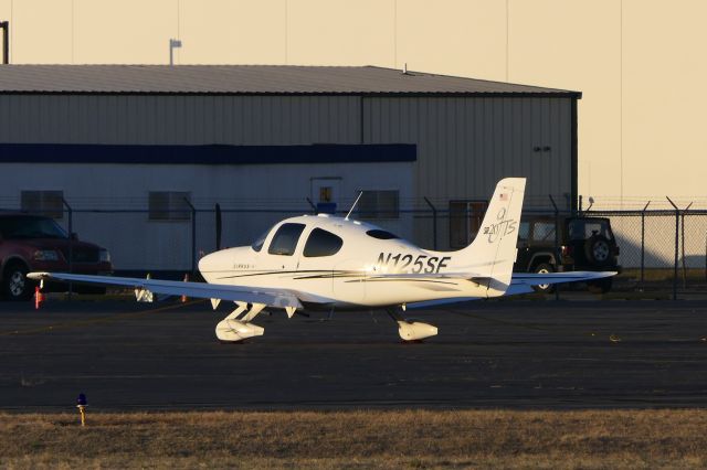 Cirrus SR-20 (N125SF)