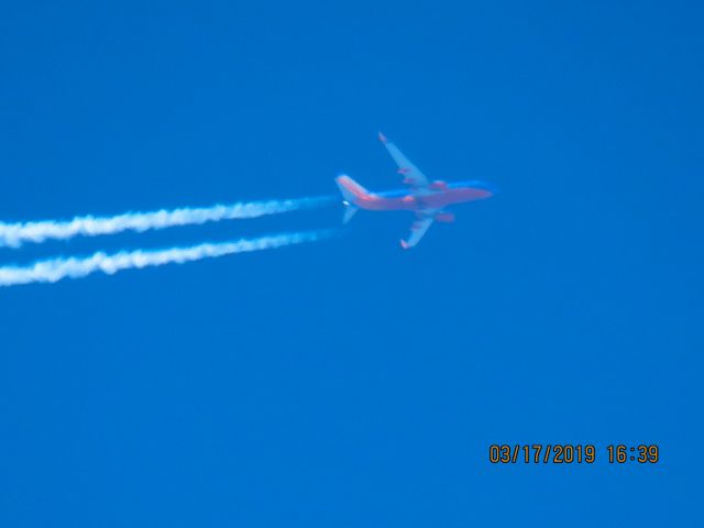 Boeing 737-700 (N246LV)