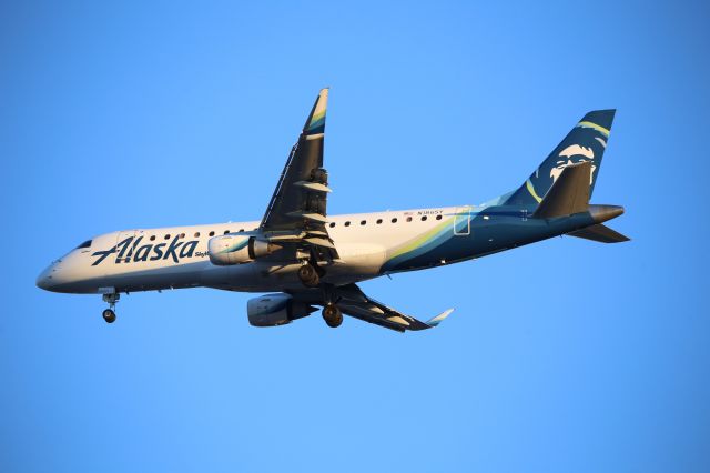 EMBRAER 175 (long wing) (N186SY)