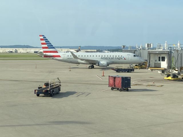 Embraer 175 (N423YX) - Date Taken: July 8, 2023br /Here's another American Eagle ERJ-175 that I found at the Louisville airport!