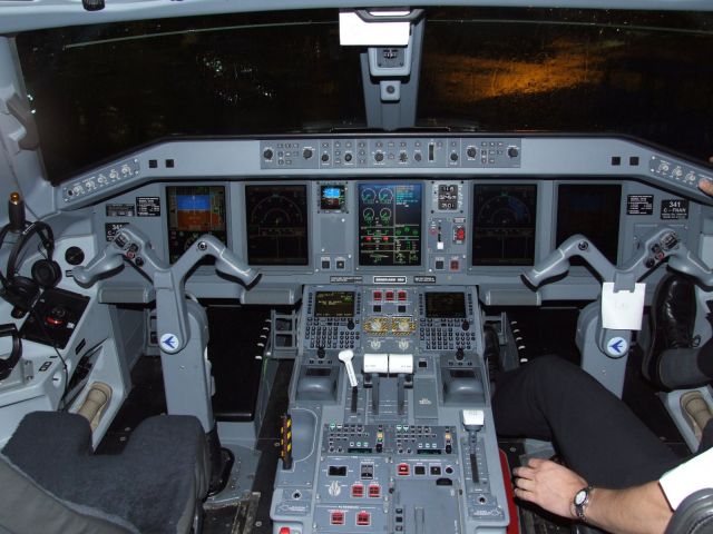 Embraer ERJ-190 (C-FNAN)