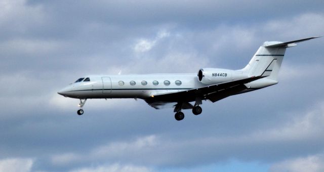Gulfstream Aerospace Gulfstream IV (N844CB) - On final is this 2016 Gulfstream 450 in the Winter of 2021.