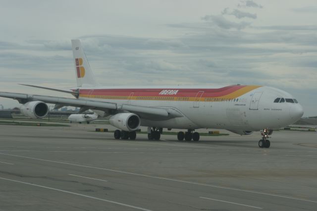 — — - Airbus 340 / Iberian Airlines