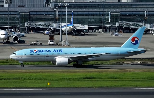 Boeing 777-200 (HL7765) - Taxing at HND (2017/09/19)