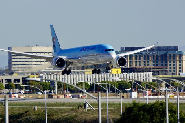 Boeing 787-9 Dreamliner (HL8082)