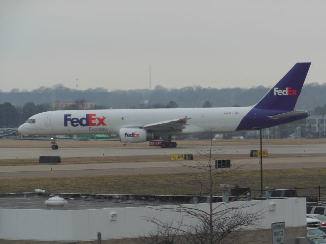 Boeing 757-200 (N927FD) - Taxi for take off FX 378 to Billings, MT (KBIL) - departing misty Memphis TN (KMEM). Taken on Feb 19 2014 from Staff Car Park Roof in front of terminals (a rel=nofollow href=http://alphayankee.smugmug.com/https://alphayankee.smugmug.com//a)