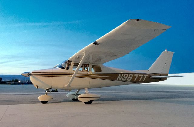 Cessna Skyhawk (N9877T)