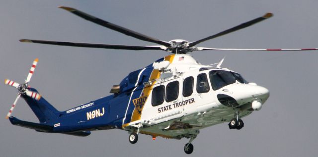 BELL-AGUSTA AB-139 (N9NJ) - New Jersey State Police SouthSTAR Aeromedical Helicopter On Short Final For Landing On Helideck At UMDNJ University Hospital In Newark, NJ