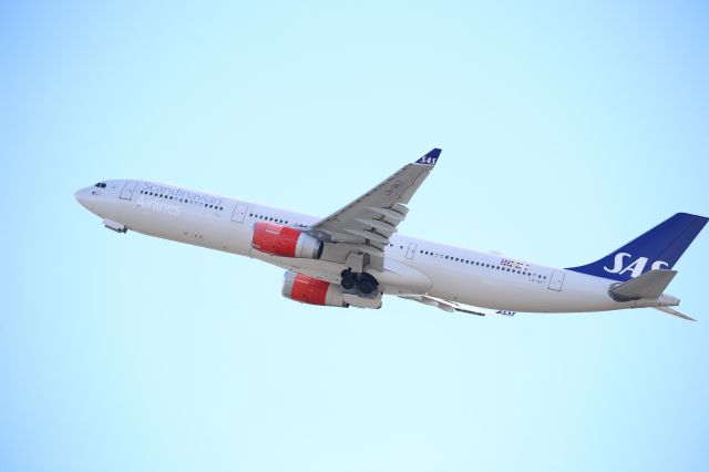 Airbus A330-300 (LN-RKT)