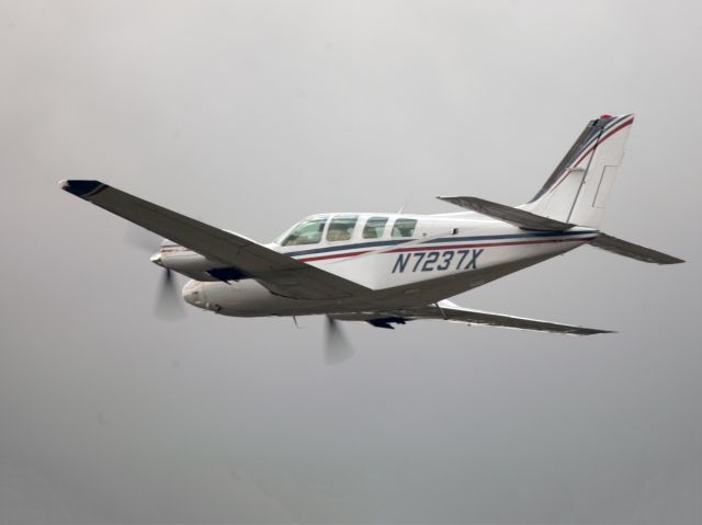 Beechcraft Baron (58) (N7237X) - Reliant Airs Baron 58 N7237X taking off runway 26. The sister ship N811M hast the same paint scheme.