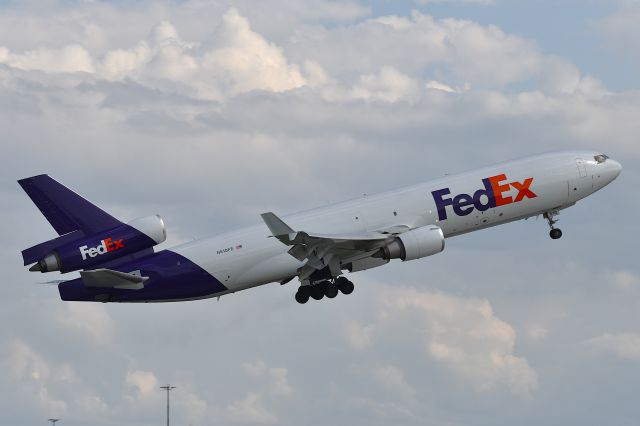 Boeing MD-11 (N610FE) - 23L 04-24-25 headed out to OAK