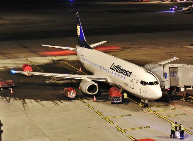 BOEING 737-300 (D-ABEC)