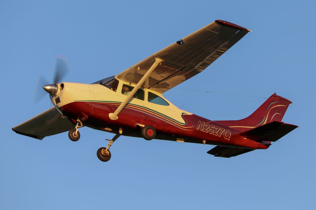 Cessna Skylane (N2527Q)