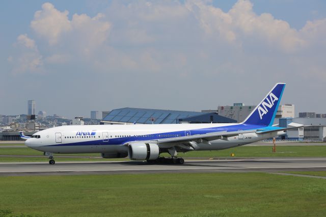 Boeing 777-200 (JA713A)