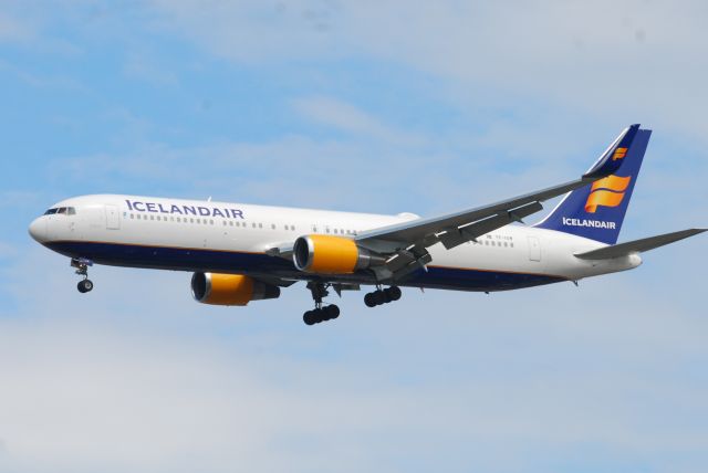 BOEING 767-300 (TF-ISW)