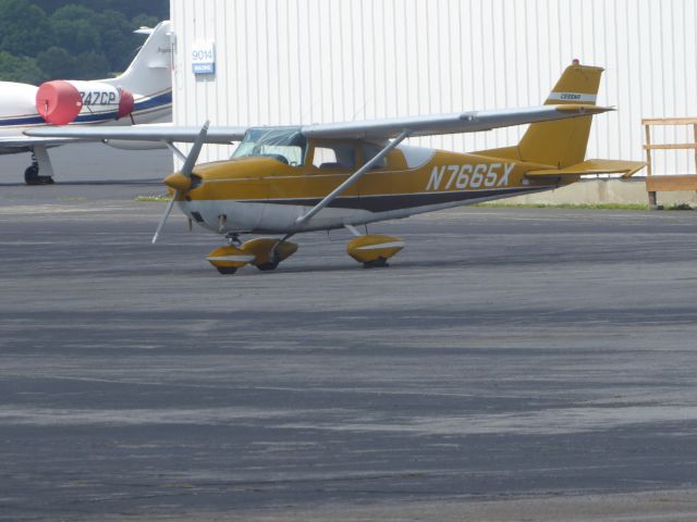 Cessna Skyhawk (N7665X)