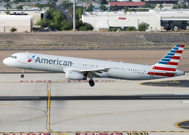 Airbus A321 (N557UW)