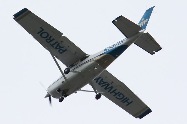 Cessna Skylane (N537HP) - Flying over Bette Davis Picnic Area in Glendale, California. 