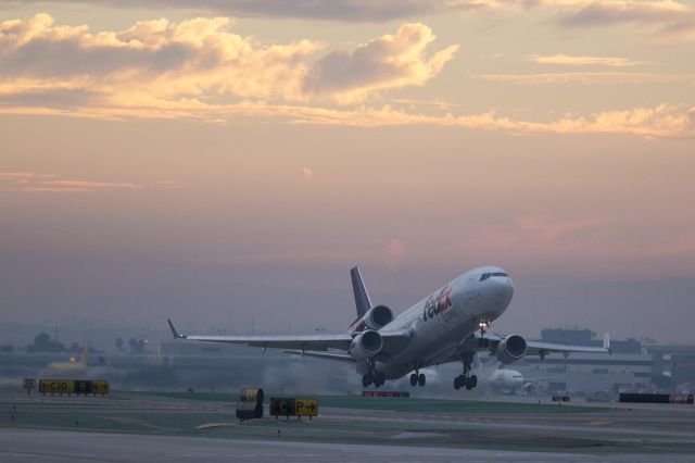 Boeing MD-11 (N610FE) - Breaking ground LAX.