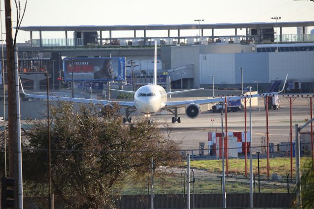 BOEING 767-300 (N175DZ)
