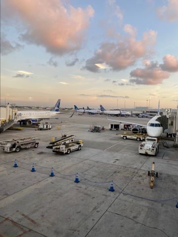 Embraer ERJ-190 (N267JB) - N267JB at F3 being loaded for a 55 minute hop to Havana. Other JBU/B^ flights getting ready for departure on F5 and on the E concourse gates at KFLL