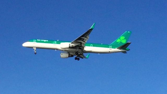 Boeing 757-200 (EI-LBS) - Landing 27 at KBOS