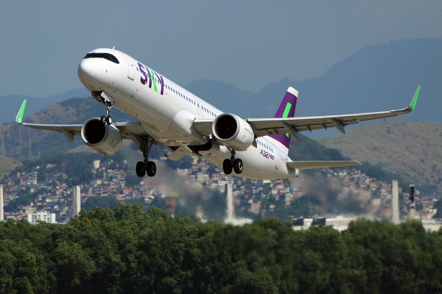 Airbus A321 (CC-DCE)