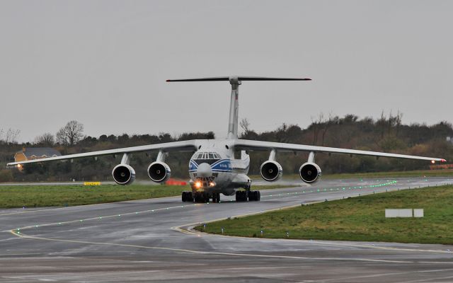 Ilyushin Il-76 (RA-76951) - volga-dnepr il-76 ra-76951 arriving in shannon from milan 15/11/15.