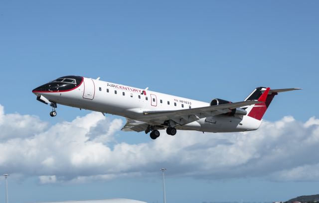 Canadair Regional Jet CRJ-200 (HI1033)