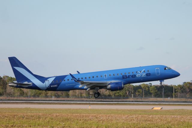 Embraer ERJ-190 (N102BZ) - Breeze Flight 316 arrives on Runway 6 at Southwest Florida International Airport following flight from Louis Armstrong New Orleans International Airport (12/20/24)