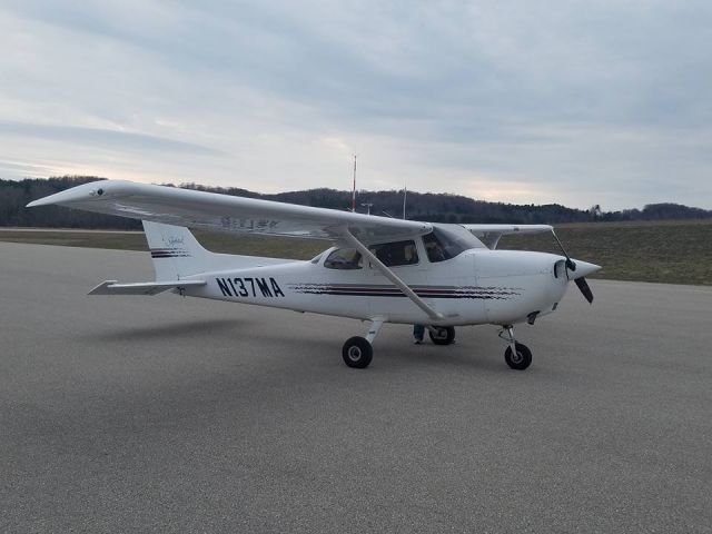 Cessna Skyhawk (N137MA) - 7MA at KFKS - Frankfort Dow Memorial Field - 4/15/2017