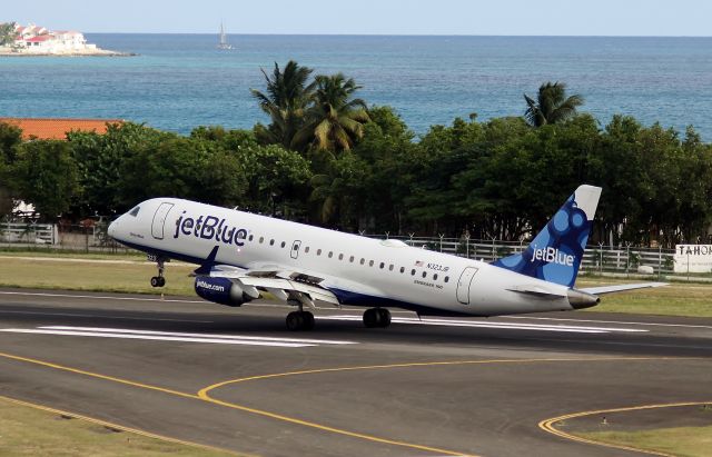 Embraer ERJ-190 (N323JB)