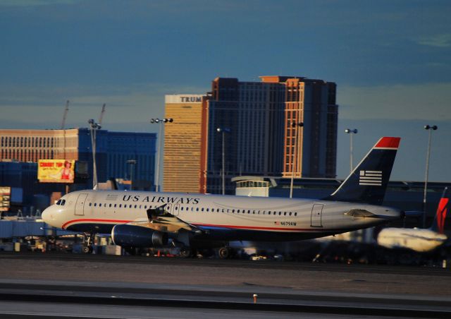 Airbus A320 (N679AW) - US Airways Airbus A320-232 N679AW (cn 2613)  Las Vegas - McCarran International (LAS / KLAS) USA - Nevada, January 24, 2010 Photo: Tomas Del Coro