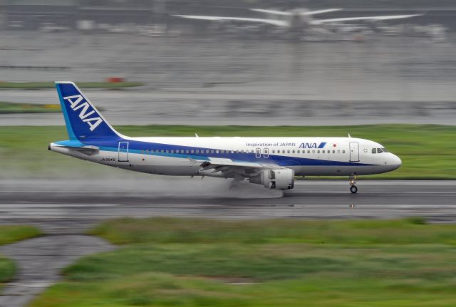 Airbus A320 (JA8946)