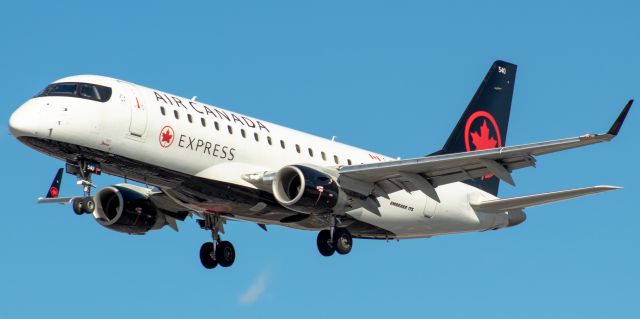 Embraer ERJ 175 (C-FRQM) - Jazz Aviation (Air Canada Express) Embraer 175SU arriving from Toronto Pearson landing on runway 29 at Newark on 9/26/21.