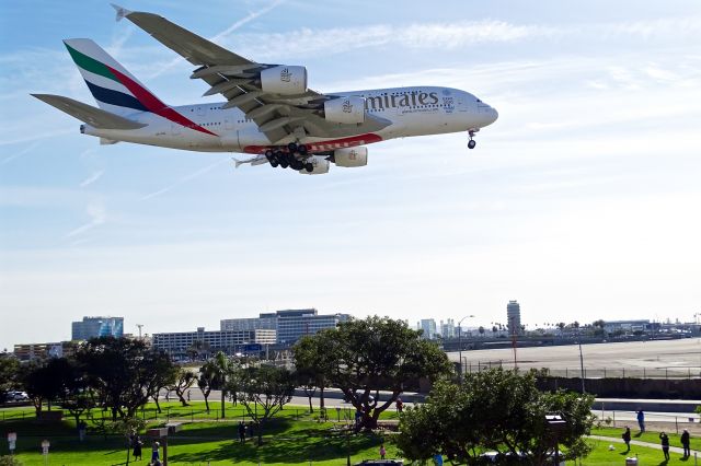 Airbus A380-800 (A6-EOL)