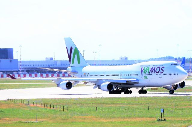 Boeing 747-400 (EC-KXN)