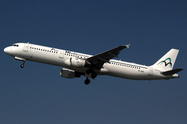 Airbus A321 (SX-BHS)