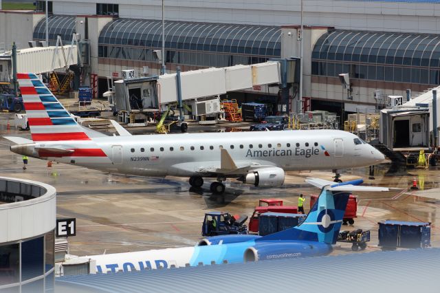 Embraer 175 (N239NN)