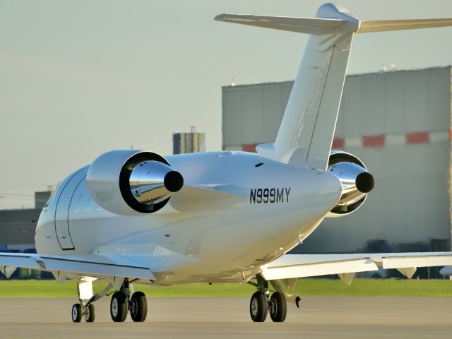 Canadair Challenger (N999MY)