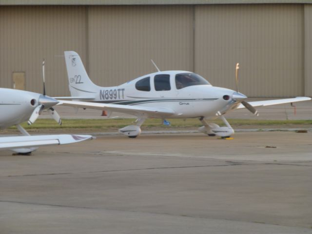 Cirrus SR-22 (N899TT)