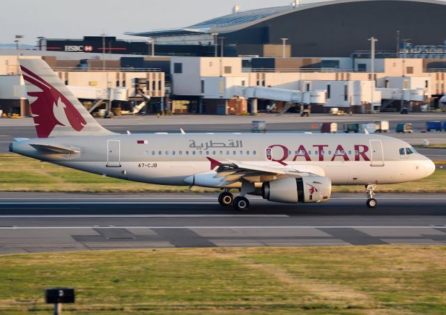 Airbus A319 (A7-CJB)