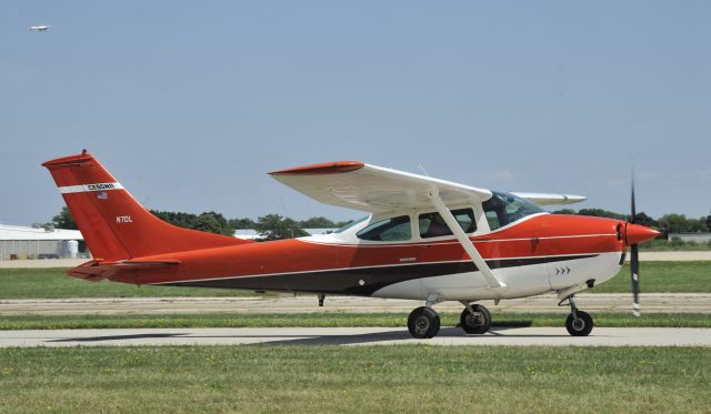 Cessna Skylane (N7DL) - Airventure 2016