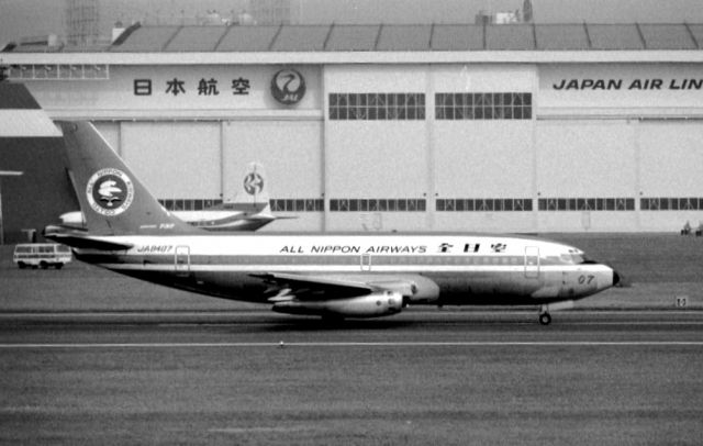 Boeing 737-200 (JA8407) - Boeing 737-281 JA8407 c/n 20414/244 RJTT Early 80s