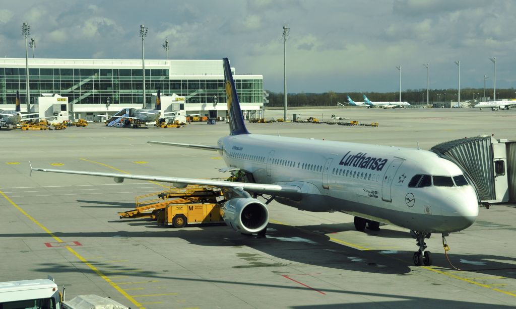Airbus A321 (D-AIRB) - Lufthansa Airbus A321-131 D-AIRB in Munich 