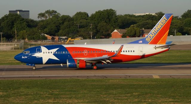 BOEING 737-300 (N352SW) - "Lone Star One"