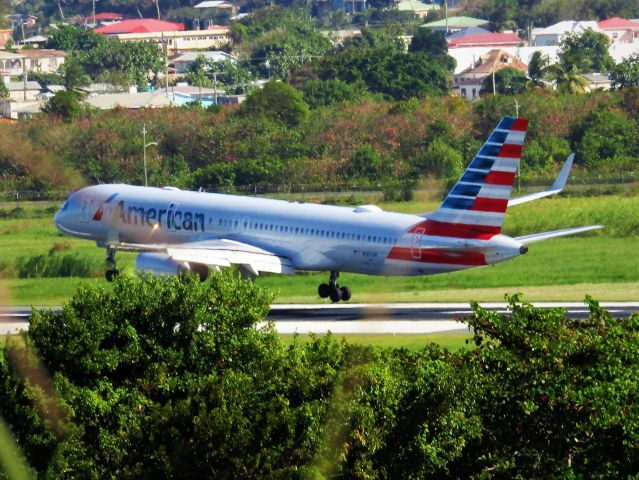 Boeing 757-200 (N187AN)