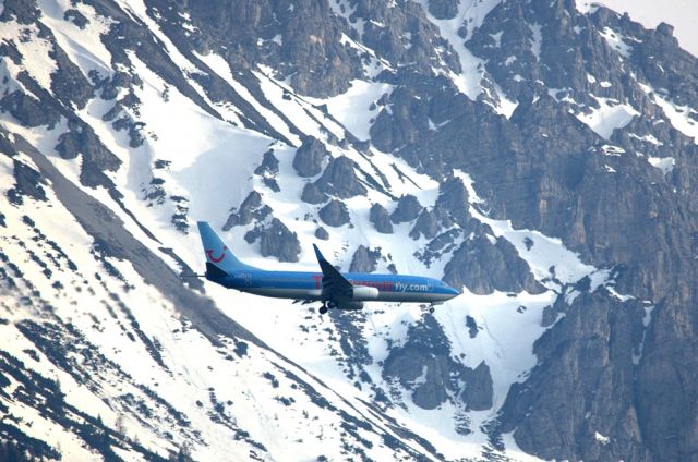 Boeing 737-800 (G-FDJZ)